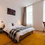 Apartment 48 Beautiful Building Within Moments From The Old Town Of Brasov