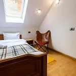 48 Beautiful Building Within Moments From The Old Town Of *