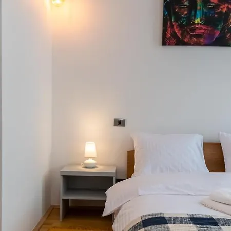 48 Beautiful Building Within Moments From The Old Town Of 브라쇼브