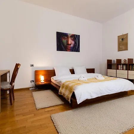 48 Beautiful Building Within Moments From The Old Town Of *