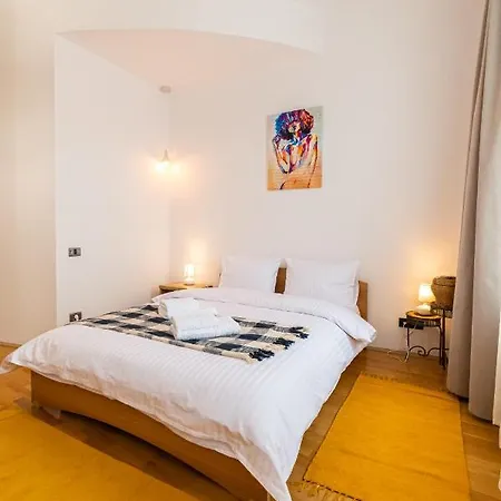 48 Beautiful Building Within Moments From The Old Town Of Appartement