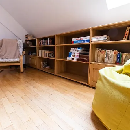 48 Beautiful Building Within Moments From The Old Town Of