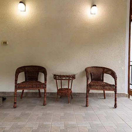 48 Beautiful Building Within Moments From The Old Town Of