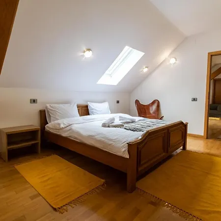 48 Beautiful Building Within Moments From The Old Town Of