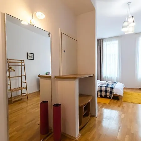 48 Beautiful Building Within Moments From The Old Town Of Braşov