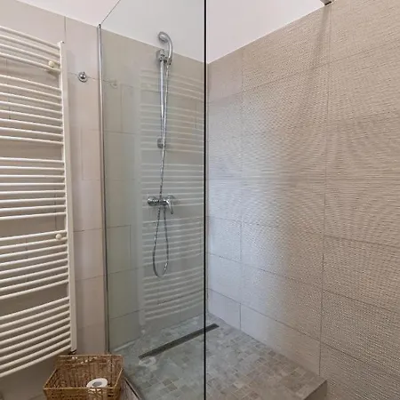 48 Beautiful Building Within Moments From The Old Town Of