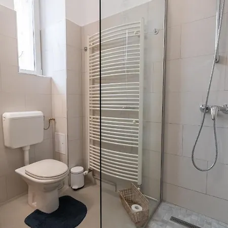 48 Beautiful Building Within Moments From The Old Town Of *