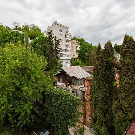48 Beautiful Building Within Moments From The Old Town Of *