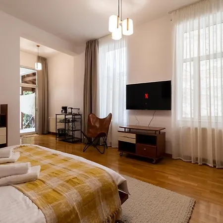 48 Beautiful Building Within Moments From The Old Town Of *