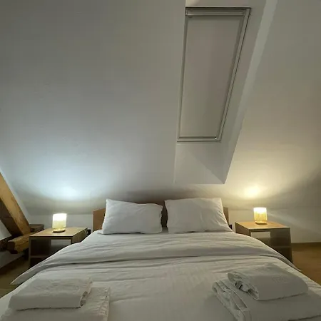 48 Beautiful Building Within Moments From The Old Town Of