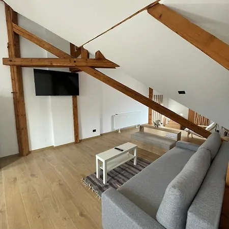 48 Beautiful Building Within Moments From The Old Town Of Braşov