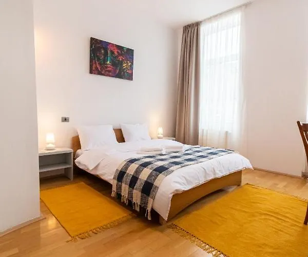 48 Beautiful Building Within Moments From The Old Town Of * 布拉索夫