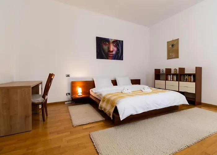 48 Beautiful Building Within Moments From The Old Town Of *