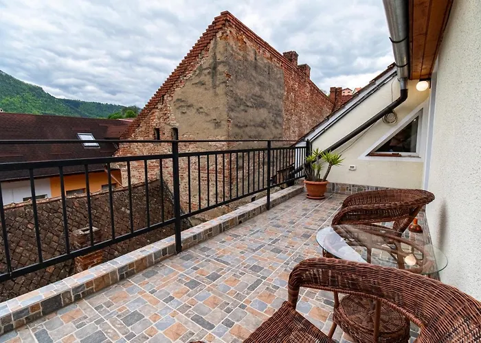 48 Beautiful Building Within Moments From The Old Town Of