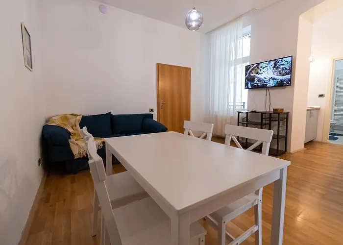 48 Beautiful Building Within Moments From The Old Town Of Apartment Brasov