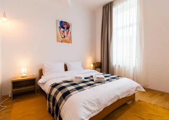 48 Beautiful Building Within Moments From The Old Town Of Apartamento Braşov