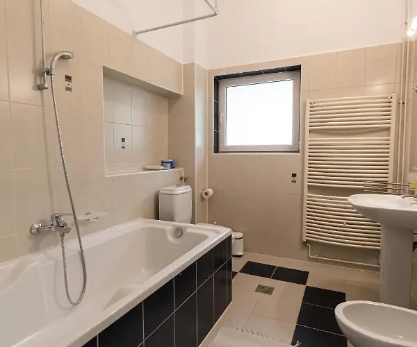 48 Beautiful Building Within Moments From The Old Town Of *