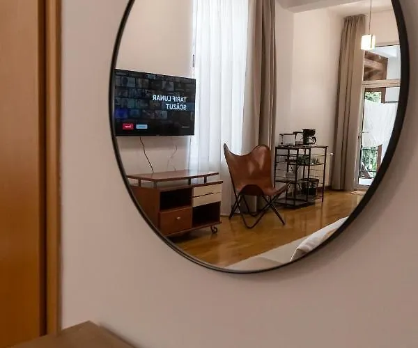 Apartamento 48 Beautiful Building Within Moments From The Old Town Of