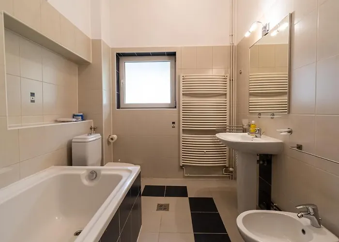 Apartment 48 Beautiful Building Within Moments From The Old Town Of Brasov