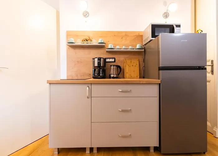 Apartment 48 Beautiful Building Within Moments From The Old Town Of