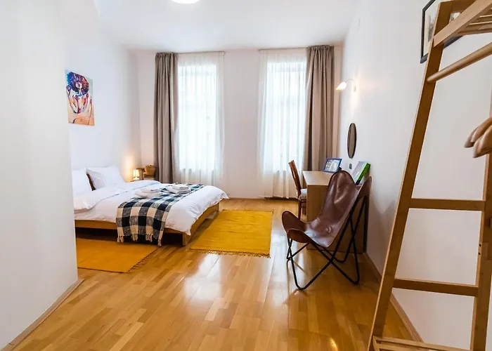 48 Beautiful Building Within Moments From The Old Town Of Apartment Brasov