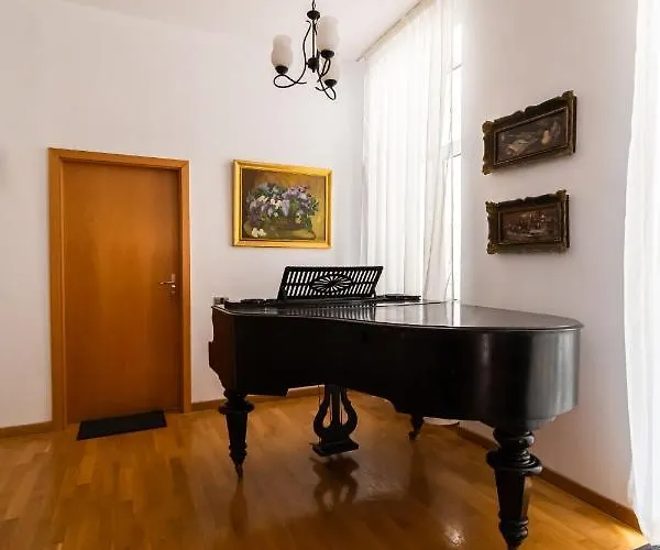 48 Beautiful Building Within Moments From The Old Town Of 布拉索夫