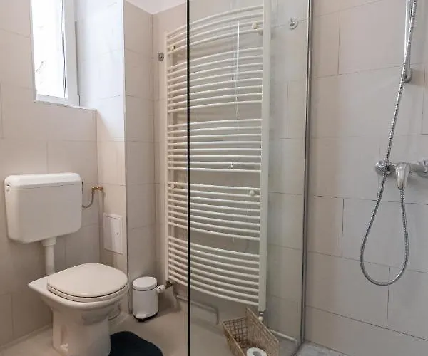 48 Beautiful Building Within Moments From The Old Town Of *