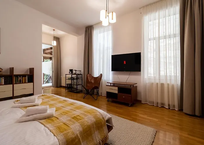 48 Beautiful Building Within Moments From The Old Town Of *