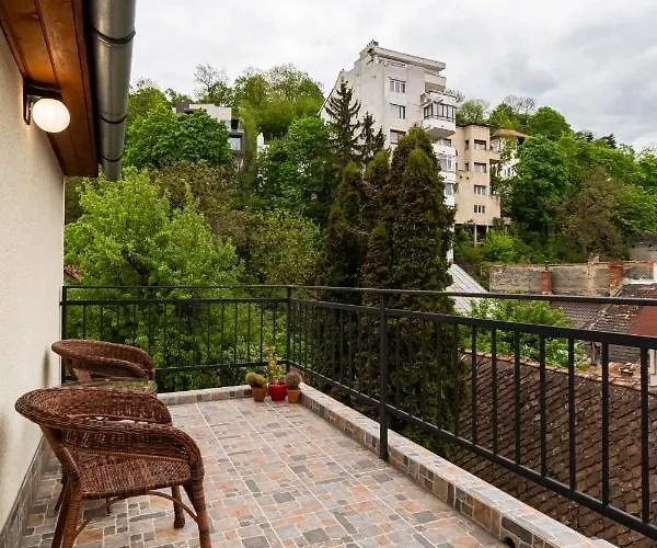 Apartment 48 Beautiful Building Within Moments From The Old Town Of Brasov