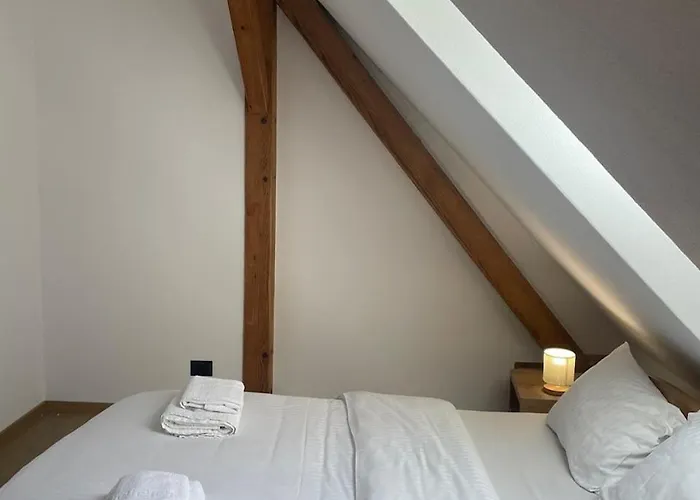 Apartment 48 Beautiful Building Within Moments From The Old Town Of Brasov