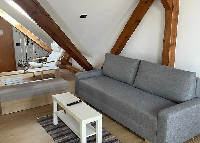 Apartment 48 Beautiful Building Within Moments From The Old Town Of Brasov