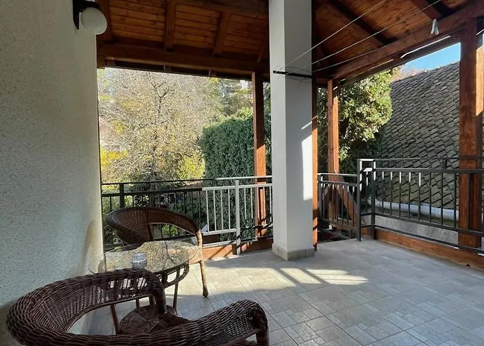 Apartment 48 Beautiful Building Within Moments From The Old Town Of Brasov